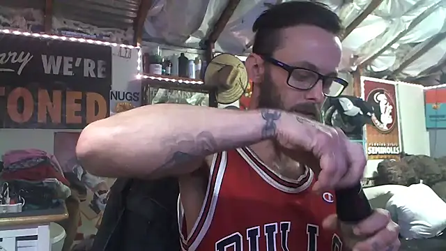 CloudDadddyyy420 online show from February 8, 9:46 pm