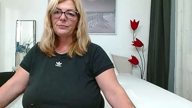 YulliaMilf online show from November 7, 3:12 pm