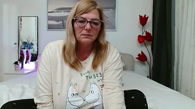 YulliaMilf online show from February 1, 6:06 pm