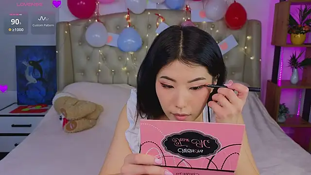 Snapshot of Wendy__Hills chatting on February 6, 12:37 pm Wendy Hills online show from February 6, 12:37 pm