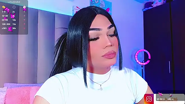 AiishaRose online show from January 18, 1:18 pm