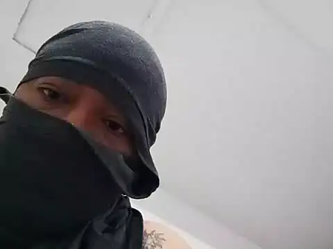 Snapshot of Theking0897 chatting on February 15, 11:56 pm Theking0897 online show from February 15, 11:56 pm