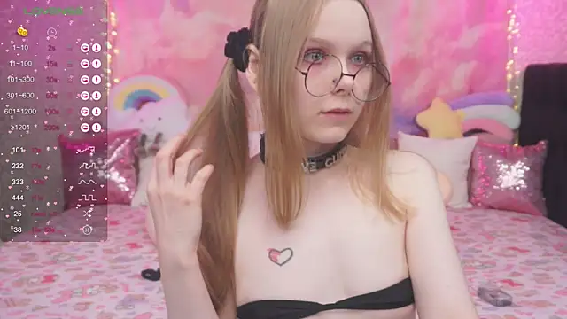 Snapshot of minx_g1rl chatting on January 13, 7:43 am minx g1rl online show from January 13, 7:43 am