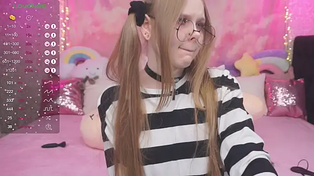 Snapshot of minx_g1rl chatting on January 17, 6:15 am minx g1rl online show from January 17, 6:15 am