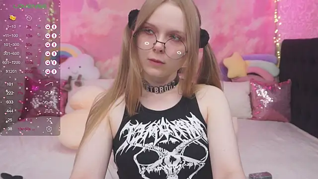 Snapshot of minx_g1rl chatting on February 7, 6:24 am minx g1rl online show from February 7, 6:24 am