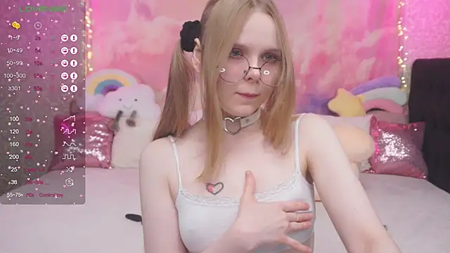 Snapshot of minx_g1rl chatting on February 19, 6:44 am minx g1rl online show from February 19, 6:44 am