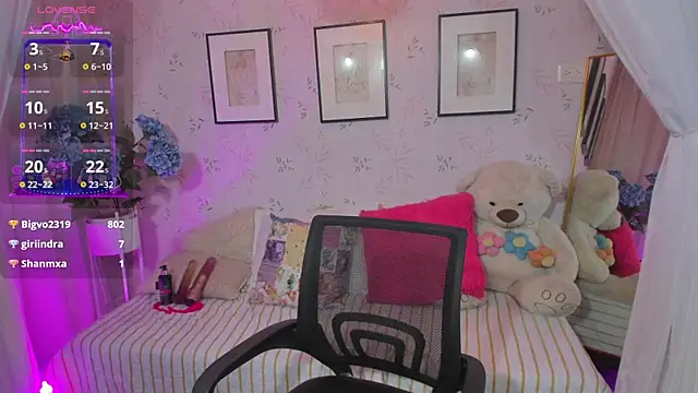 Snapshot of Sooffii_1 chatting on December 4, 10:30 pm Sooffii 1 online show from December 4, 10:30 pm