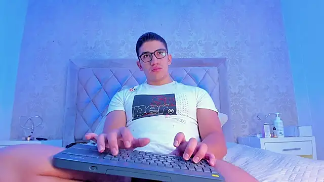 Snapshot of JeffDaltton chatting on February 16, 1:05 pm JeffDaltton online show from February 16, 1:05 pm