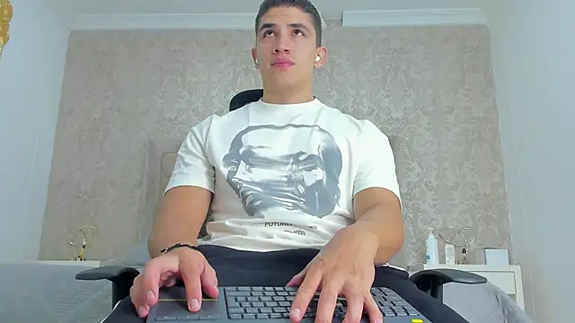 Snapshot of JeffDaltton chatting on March 3, 11:33 am JeffDaltton online show from March 3, 11:33 am