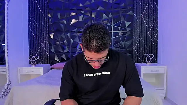 Snapshot of JeffDaltton chatting on October 8, 8:06 pm JeffDaltton online show from October 8, 8:06 pm