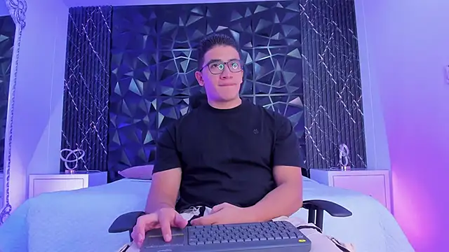 Snapshot of JeffDaltton chatting on October 27, 7:40 pm JeffDaltton online show from October 27, 7:40 pm