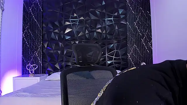 Snapshot of JeffDaltton chatting on October 31, 7:48 pm JeffDaltton online show from October 31, 7:48 pm