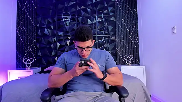 Snapshot of JeffDaltton chatting on November 12, 8:19 pm JeffDaltton online show from November 12, 8:19 pm