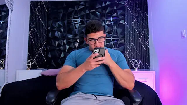 Snapshot of JeffDaltton chatting on November 13, 8:41 pm JeffDaltton online show from November 13, 8:41 pm