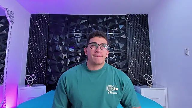 Snapshot of JeffDaltton chatting on November 17, 8:03 pm JeffDaltton online show from November 17, 8:03 pm