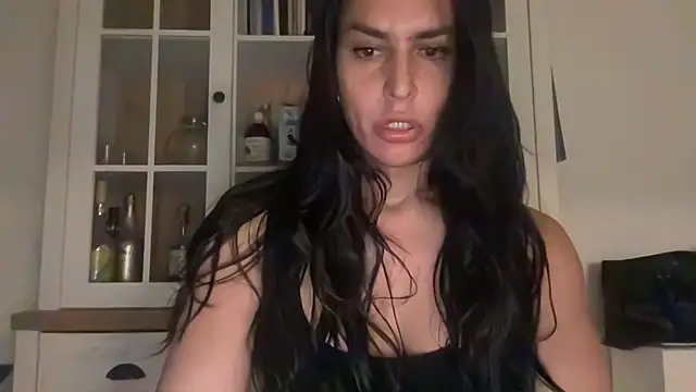 Snapshot of GGmoon81 chatting on January 19, 10:28 pm GGmoon81 online show from January 19, 10:28 pm