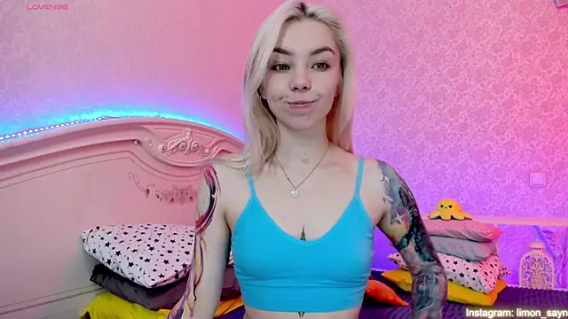 LillyMoure  online show from January 30, 11:55 pm