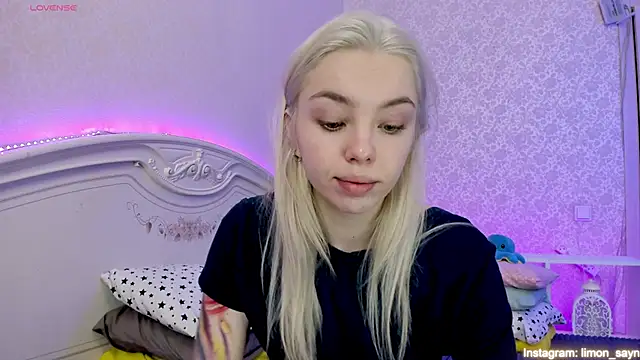 LillyMoure  online show from February 16, 12:08 am