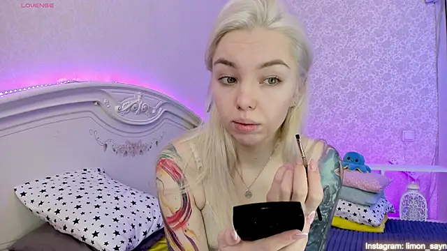 LillyMoure  online show from February 16, 11:59 pm