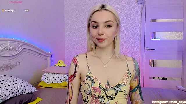 LillyMoure  online show from March 19, 2:59 am