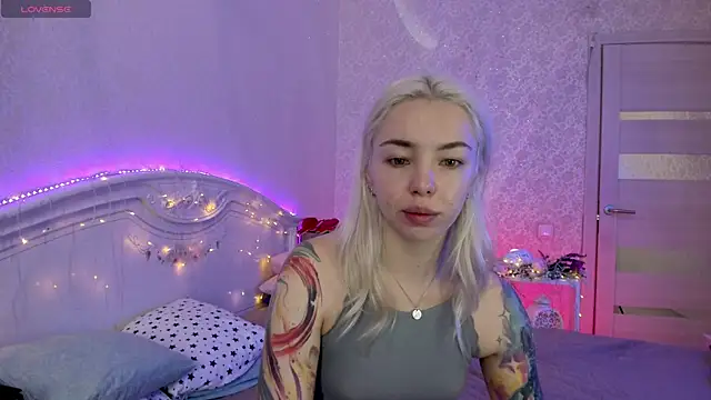 LillyMoure  online show from September 25, 12:58 am