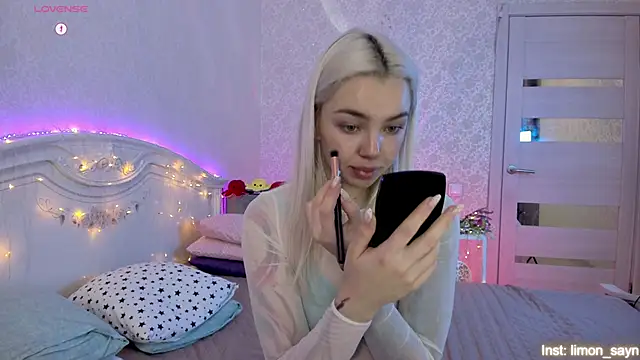 LillyMoure  online show from October 11, 11:36 pm