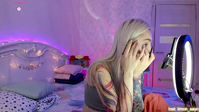 LillyMoure  online show from October 13, 12:32 am