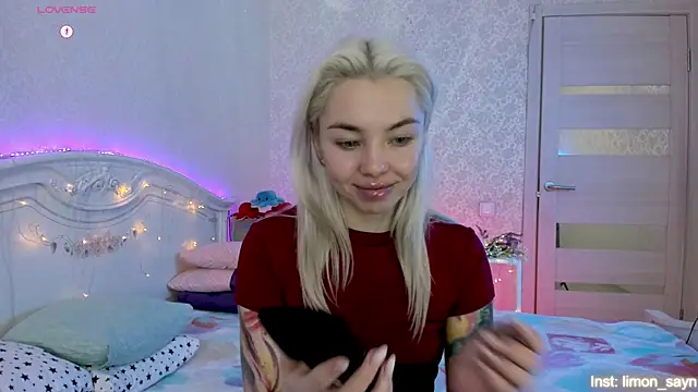 LillyMoure  online show from October 29, 11:17 pm