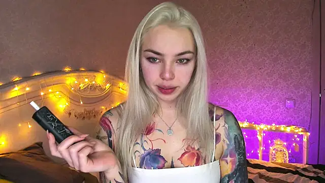 LillyMoure  online show from February 5, 1:10 am