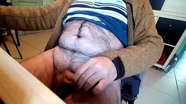 Snapshot of Dan3106x chatting on December 23, 1:03 pm Dan3106x online show from December 23, 1:03 pm