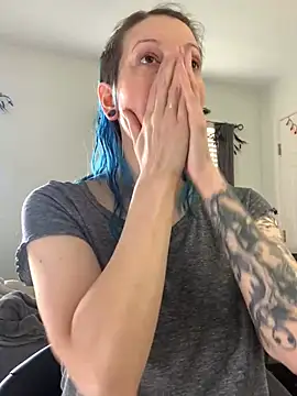 MissCumberdale online show from January 5, 5:41 pm