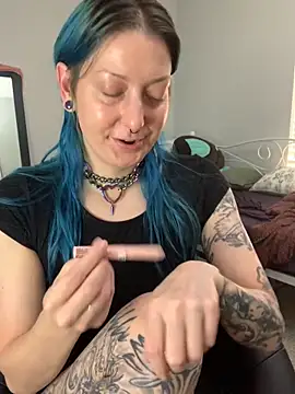 MissCumberdale online show from September 9, 4:06 pm