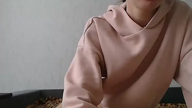 HoneyWiles online show from February 12, 2:23 pm