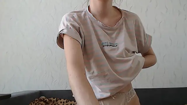 HoneyWiles online show from March 11, 2:23 pm