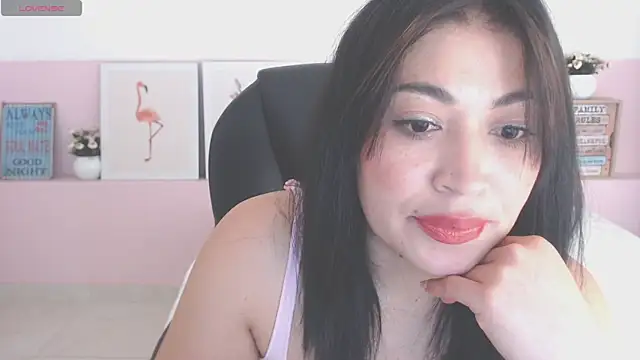 Snapshot of sophia_hadid chatting on November 6, 8:54 pm sophia hadid online show from November 6, 8:54 pm