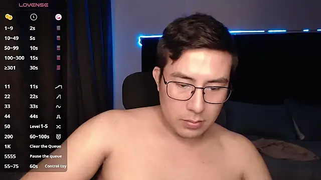 andrewmhilton  online show from November 11, 7:19 am