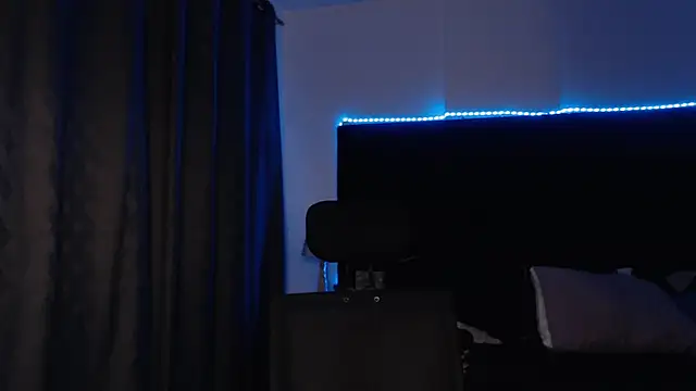 andrewmhilton  online show from March 31, 6:25 am