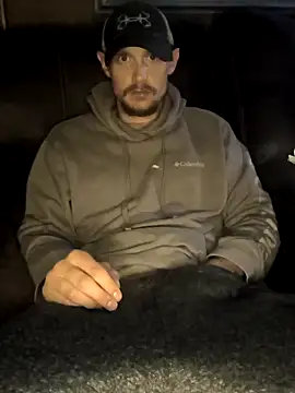 Snapshot of Midwestalpha chatting on October 23, 8:02 am Midwestalpha online show from October 23, 8:02 am