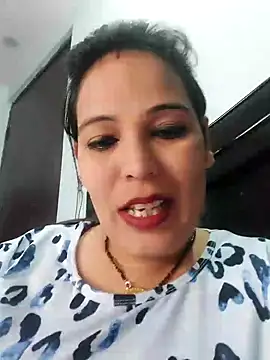 Poojabhabi101 online show from December 17, 5:29 am