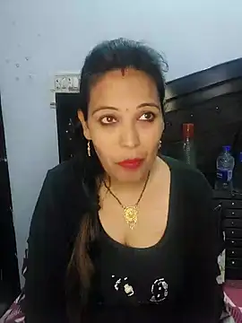 Poojabhabi101 online show from January 1, 5:11 pm