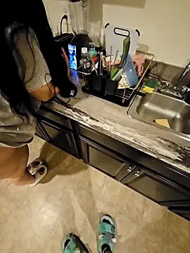 Snapshot of LiverandBrat77 chatting on September 19, 2:24 am LiverandBrat77 online show from September 19, 2:24 am