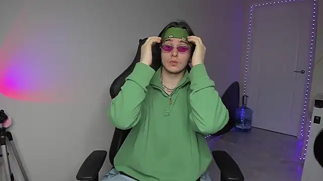 Vincent Strong online show from December 3, 7:54 am