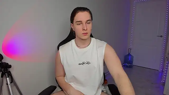 Vincent Strong online show from January 26, 2:30 pm