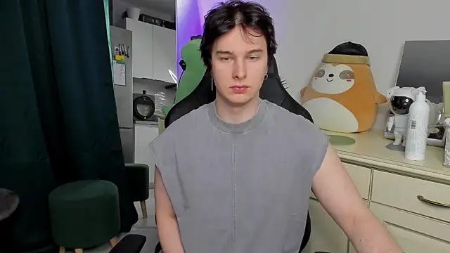 Vincent Strong online show from April 13, 9:15 am