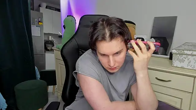 Vincent Strong online show from April 24, 10:18 am