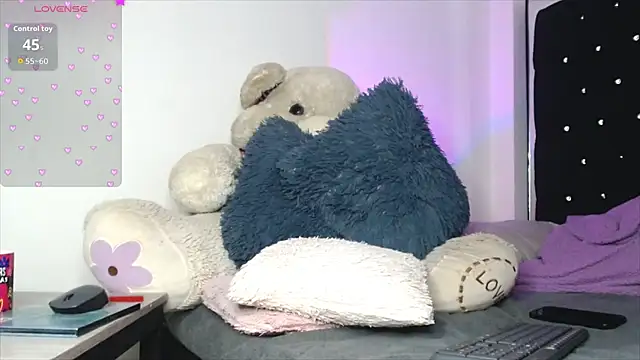 Snapshot of leonie_saanvi_ chatting on February 27, 11:21 am leonie saanvi online show from February 27, 11:21 am