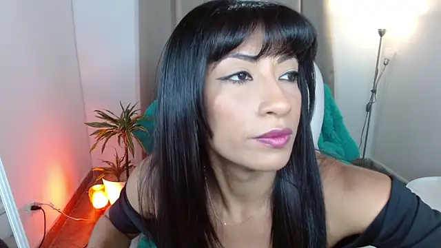 sofia perez    online show from February 3, 11:05 pm