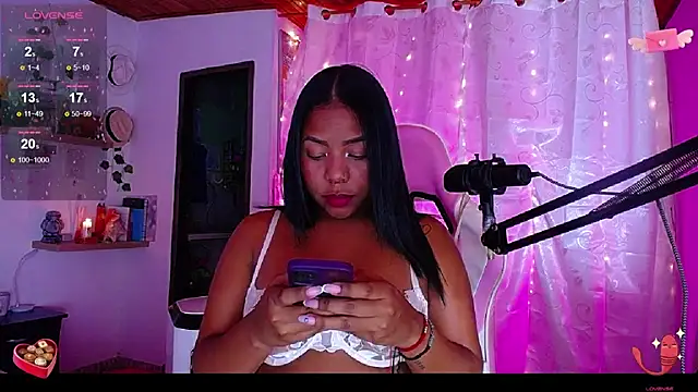 samanthaabloom online show from February 11, 12:28 am