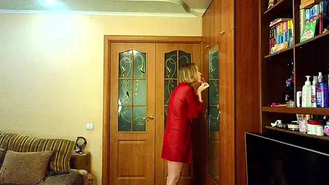 YourQueenX online show from March 6, 8:44 am