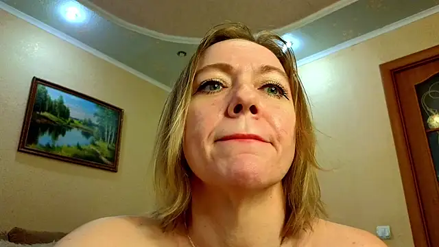 YourQueenX online show from June 11, 5:27 am